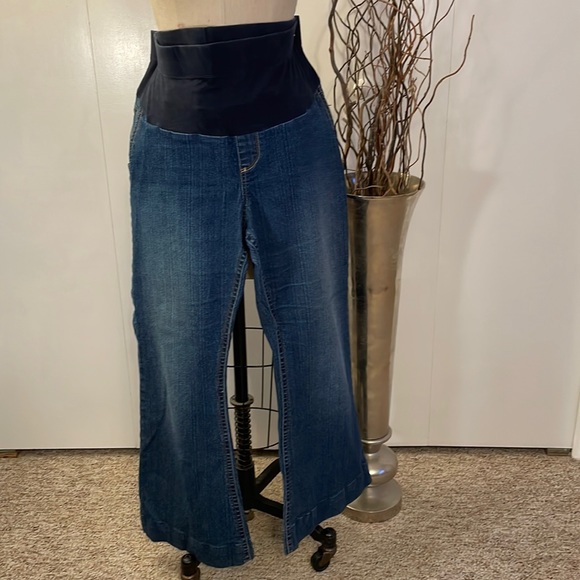 Destination Maternity Pants - Onyx stretch flare leg maternity jeans in size XL